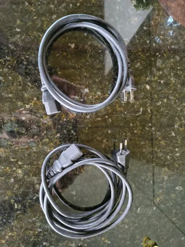 2 cabos usados de energia para fonte de PC