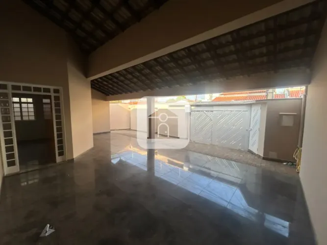 Casa com 250m² para locação no bairro Santa Mônica