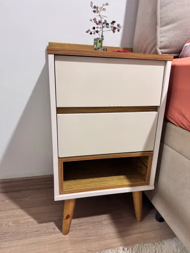 Mesinha de cabeceira 