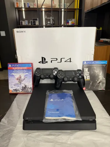 PS4 SLIM NA CAIXA 2 CONTROLES