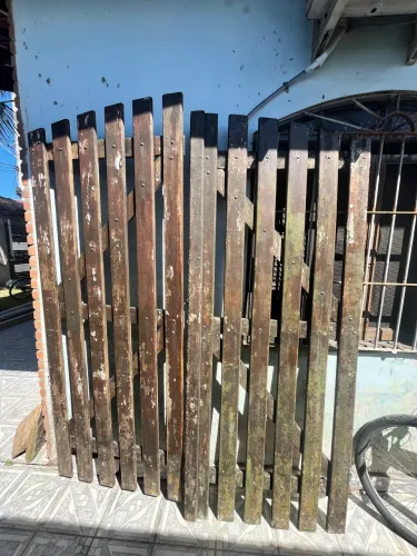Portão de madeira