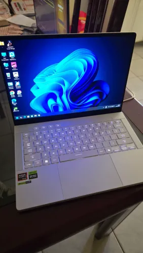 Notebook Asus Zephyrus G14 (2025) 5070 Ti Ryzen 9 HX 370