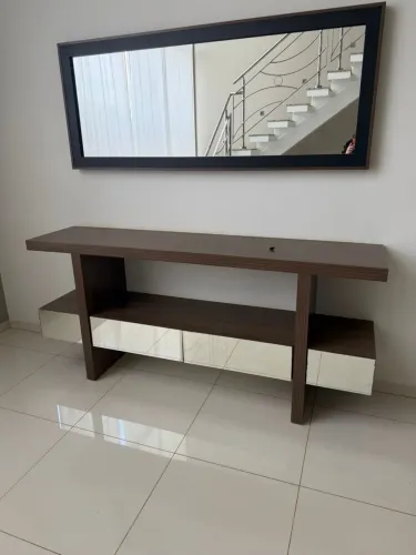 Aparador de Madeira com Espelho Grande para Sala - Moderno e Sofisticado