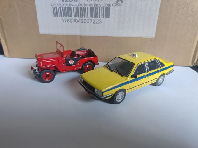 Lote duas miniaturas carros de serviço