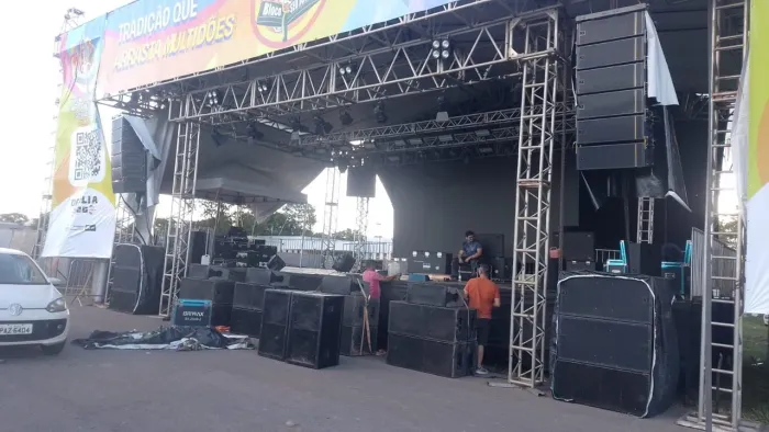 DJ, Som e iluminação, palco, painel de led e tudo para seu evento