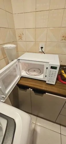 Micro-ondas Philco 20 L semi-novo