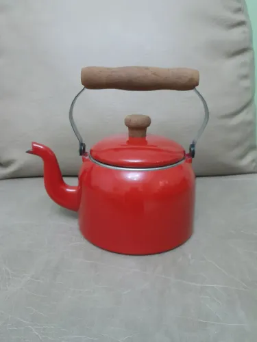 Chaleira Esmaltada 1,8 litros.