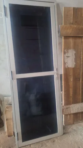 Porta de alumínio + outro