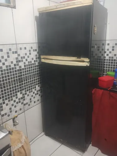 Vendo uma geladeira