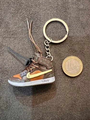 Chaveiro Nike e Louis Vuitton