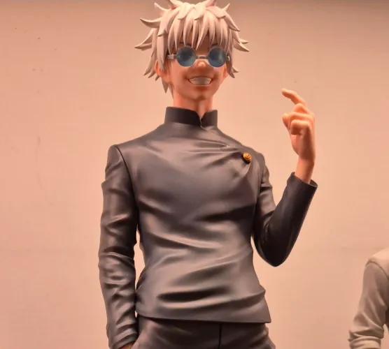 Figure Satoru Gojo Goodsmile original com caixa. Aproximadamente 28cm