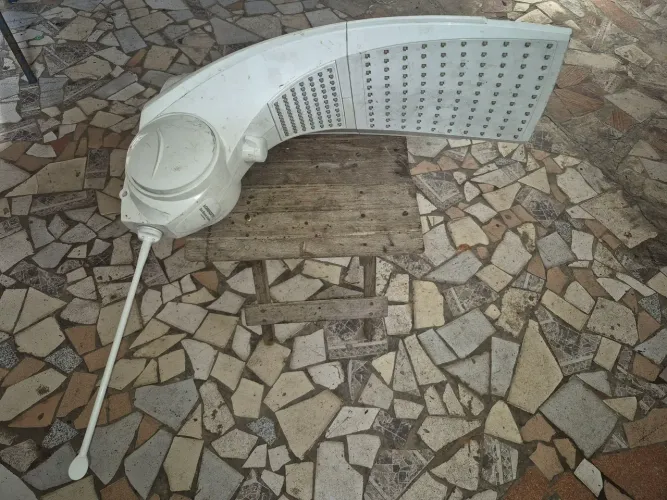 Chuveiro valor 150,00 usado excelente estado 220 volts