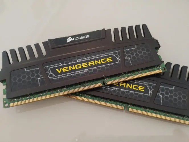 Memória Corsair 2x 4GB 1600MHz DDR3