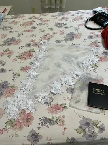 Véu CCB seminovo usado 1 vez + hinário capa dura de brinde + porta véu 