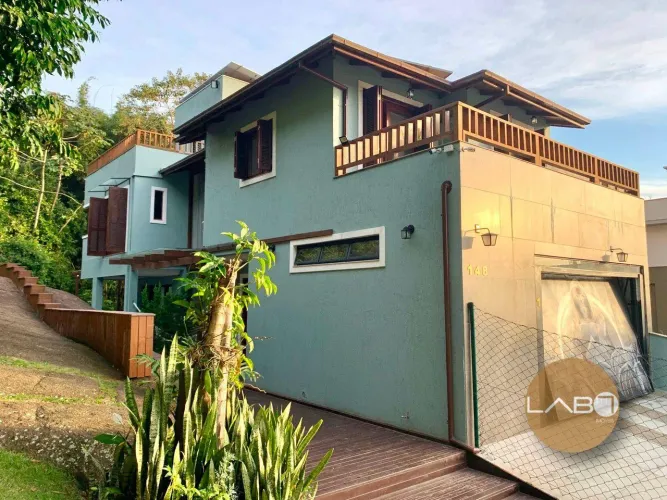 Casa Alto Padrão com Piscina e Energia Solar a Poucos Minutos da Praia