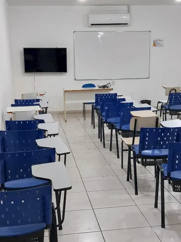 SALAS DE AULA DISPONÍVEIS PARA LOCAÇÃO!