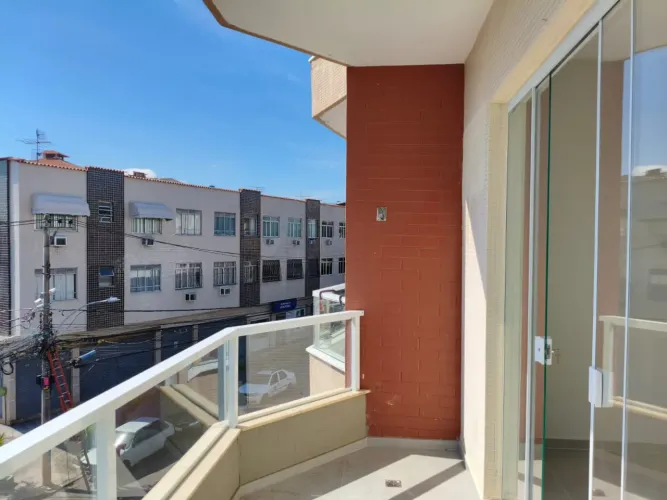 Lindo Apartamento todo reformado, vazio na Ribeira, 85 m2, 3 Quartos, varanda, elevador!
