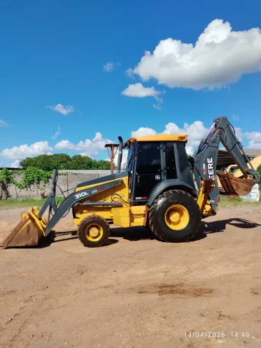 Retroescavadeira Jhon Deere 4d4