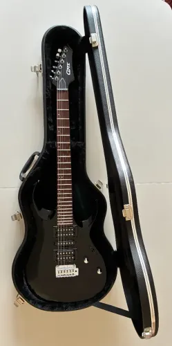 Guitarra Cort X200 Black HSH Superstrato + Hard Case Kromus