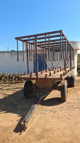 Carreta agrícola bananeira ( transbordo de caixo de banana 40 caixo )