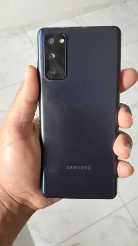 S20 fe pegando tudo perfeito único detalhe tampa traseira tá meio descolada