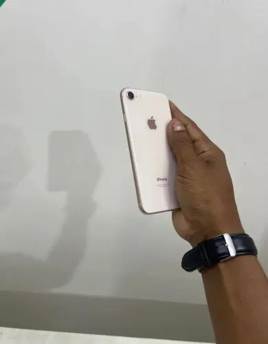 V/T iPhone 8 256gb todo original