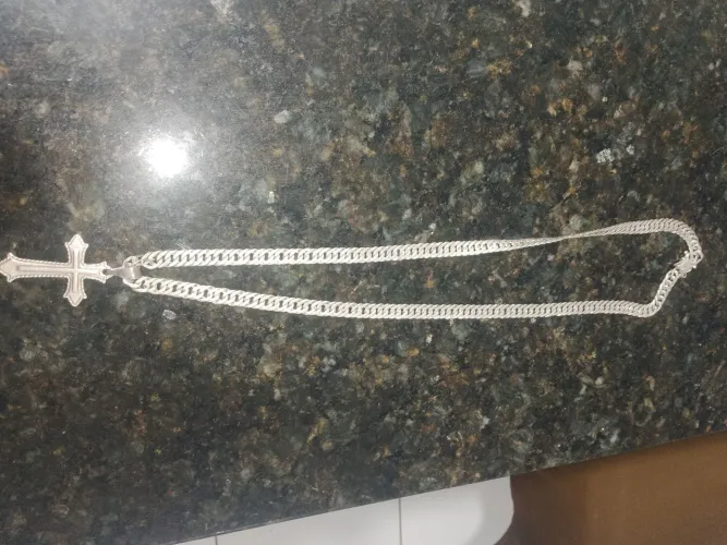Vende se Prata com pingente e par de brincos