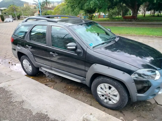 Fiat Palio Weekend Adventure Locker 1.8 Flex 2013