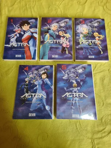 Coleção Completa Mangá Astra Lost in Space (Devir) - Vols 1 ao 5 (Ótimo estado)