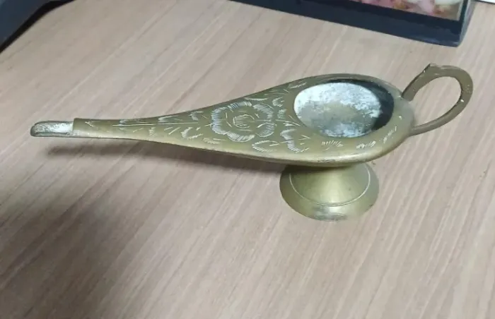 Queimador de incenso de latão estilo "Lâmpada de Aladim"
