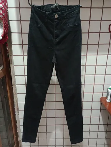 Calça preta skinny 