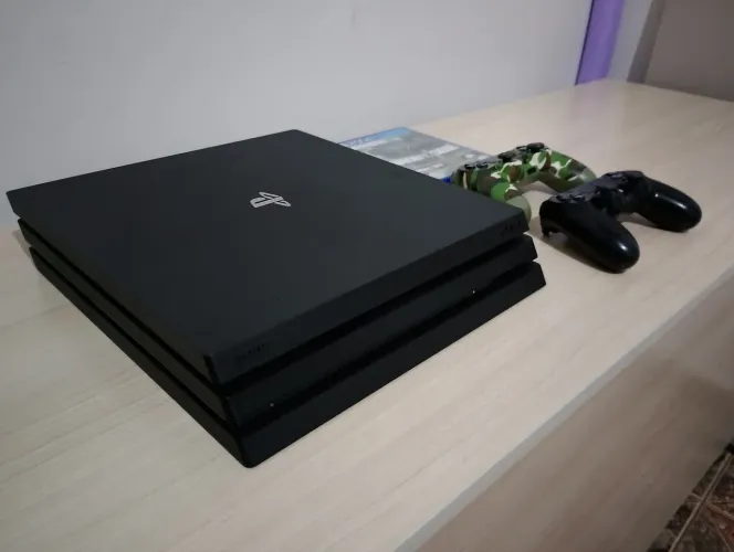 Ps4 PRO 1TB 4K - completo e com varios jogos.