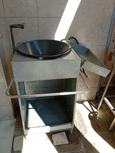 Vendo uma carrocinha de batatas fritas completa
