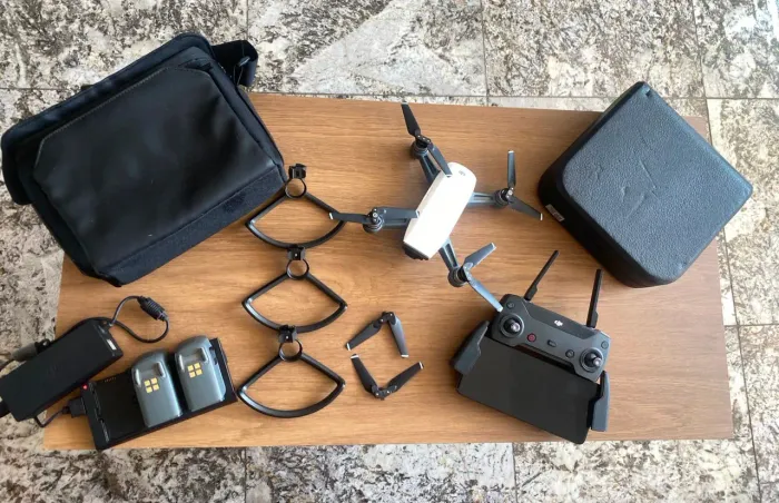 DJI Spark Fly More Combo Branco - Impecável, Pouquíssimo Uso + Controle e Acessórios