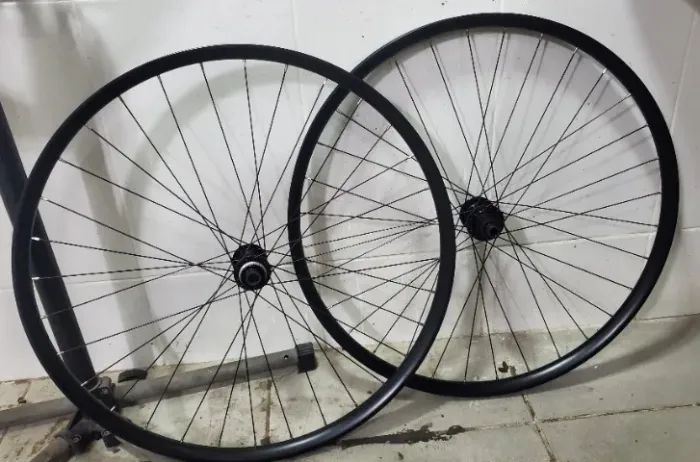 Par de rodas cubo Shimano TC500 com aros Overland e freehub Microspline da Caloi novas