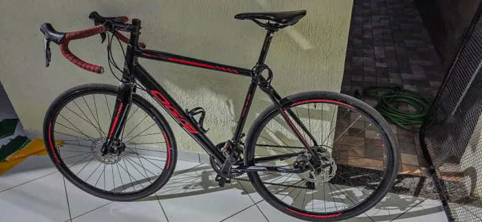 Bicicleta Speed Oggi Velloce Disc Claris 16v | Peças Shimano | Seminova