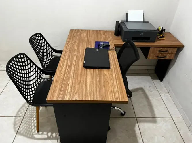 Mesa pra escritório em formato L