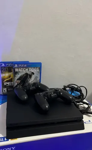 PLAYSTATION 4 