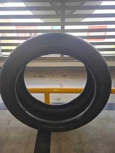 Pneus 225/45 aro 18 em ótima condição 