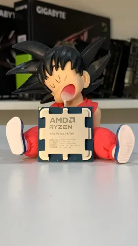 RYZEN 7 8700G