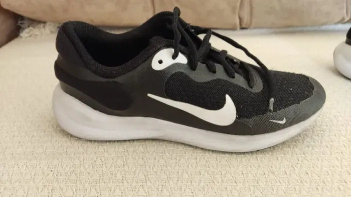 Tenis NIKE infantil número 35 (usado)