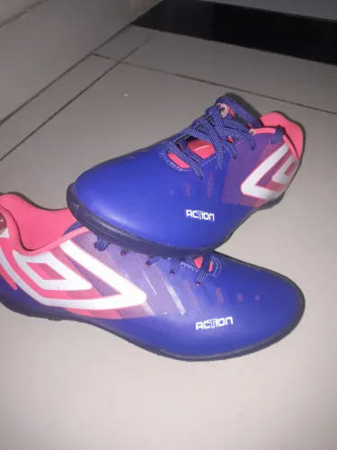 chuteira umbro 36