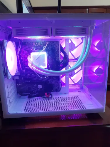 Pc gamer novo , pouco tempo de uso acompanha periféricos