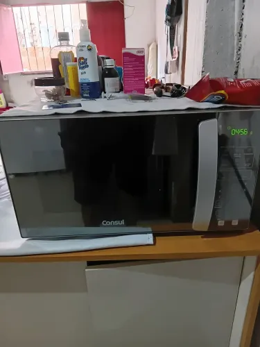 Micro-ondas CONSUL preto 400 reais