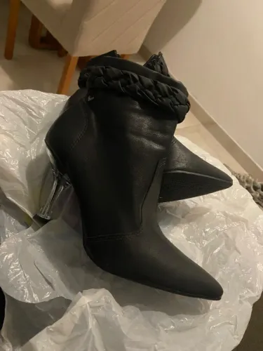 Botas seminovas 60 cada