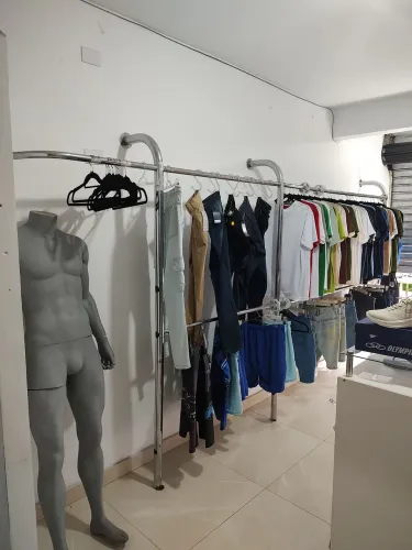 Vende arara de loja