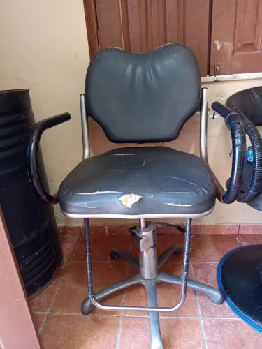 Vendo cadeira de Barbearia ou salão