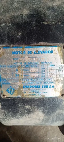 Motor de indução trifásico