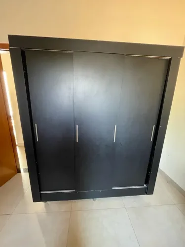 Vendo guarda roupa usado ; em bom estado entrega e montagem grátis