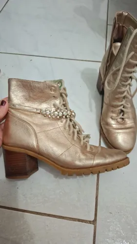 Bota Arezzo Couro Legítimo Dourada